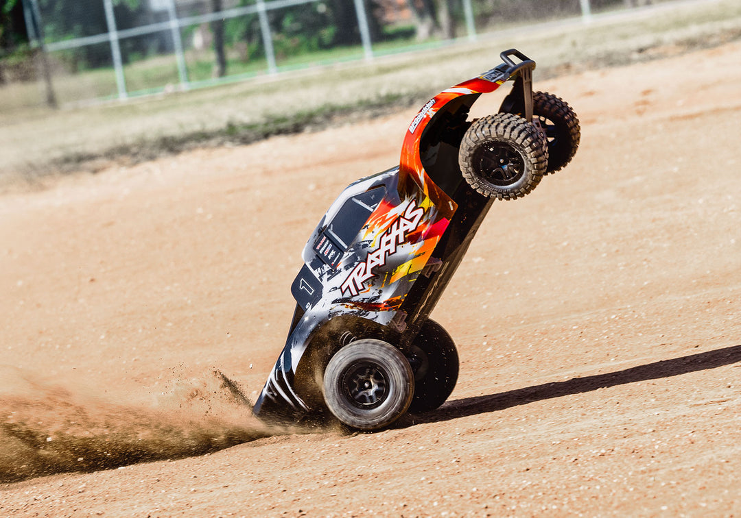 Traxxas Slash 2WD Brushless 58434-4 - Red wheelie