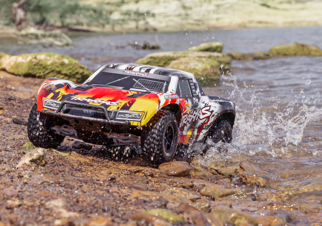 Traxxas Slash 2WD Brushless 58434-4 - Red acción agua